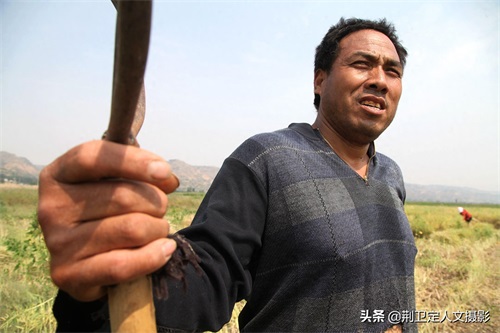 10张农村老父亲图片，看是辛苦还是心酸