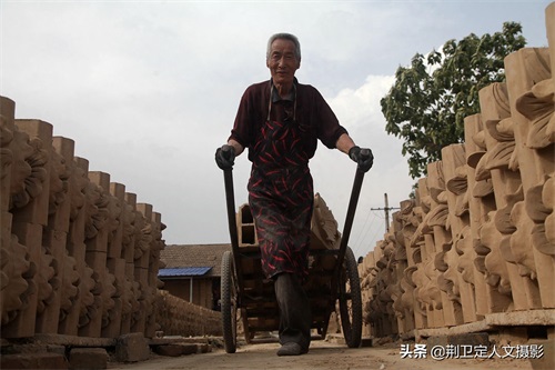 10张农村老父亲图片，看是辛苦还是心酸