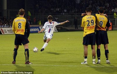 ​任意球进球排行：儒尼尼奥排名榜首，梅罗未进前十