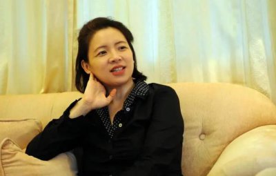 ​璩美凤的“彪悍”人生：被闺蜜偷拍成全民笑话，沉寂8年重返政坛