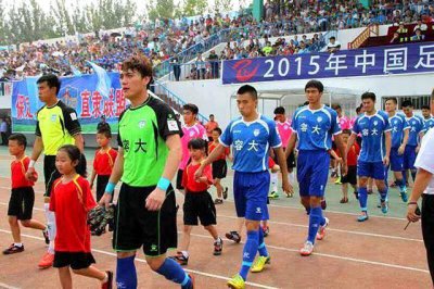 ​保定容大老板孟永强人称“孟大胆”，是铁杆球迷，曾赞助业余球队