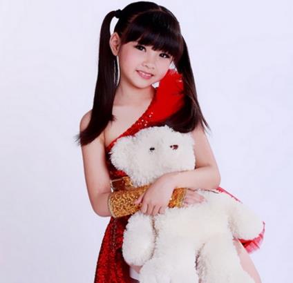 被称为最美小萝莉的王巧写真，漂亮乖巧，清纯甜美，可谓人见人爱