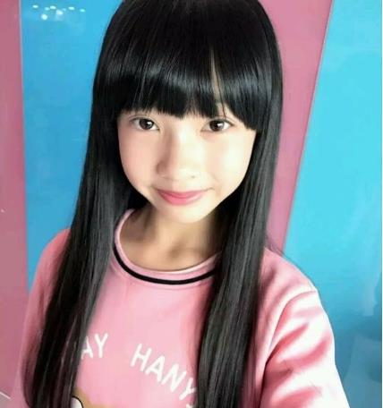 被称为最美小萝莉的王巧写真，漂亮乖巧，清纯甜美，可谓人见人爱