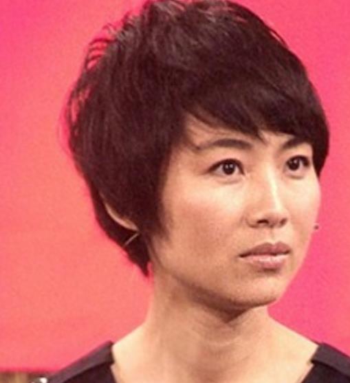 央视著名主持人康辉近照 妻子刘雅洁低调贤惠