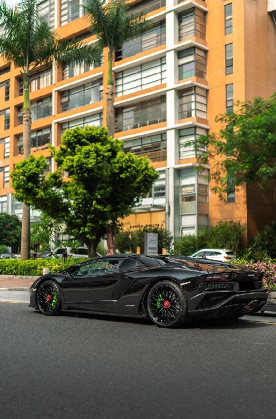 兰博基尼大牛壁纸,帅气侧漏