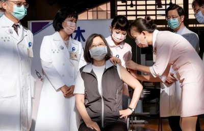 ​善恶终有报： 蔡英文因病情无法走出家门，医生也只是告诉多休息