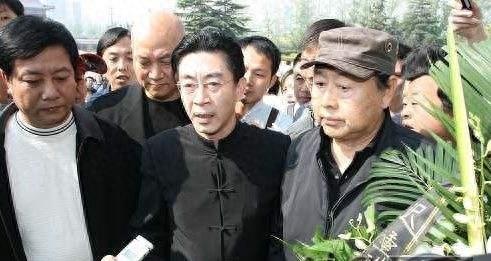 镜头下:“沙僧”闫怀礼葬礼,三任唐僧相送,八戒马德华泪撒现场