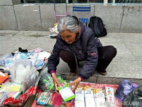 乡下老人进城后，第四张图让人心酸