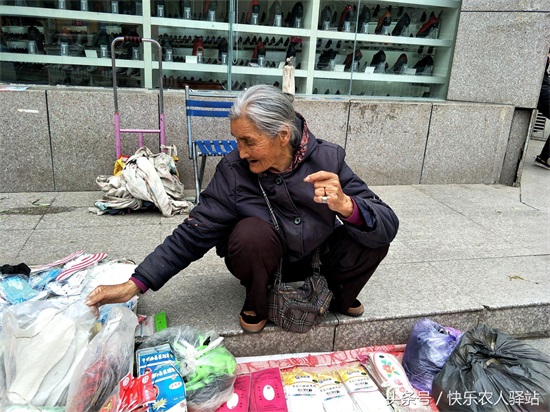乡下老人进城后，第四张图让人心酸