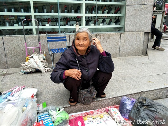 乡下老人进城后，第四张图让人心酸