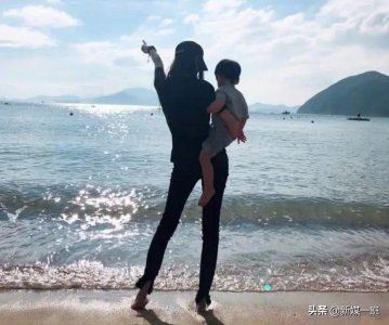 ​baby3岁儿子近照曝光，婴儿肥渐消失，跟黄晓明一个模子出来的