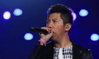 ​《我是歌手》的4位主持人，你觉得谁的主持功底最好？