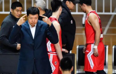 ​王治郅新职位！军衔升级四星，名副其实大校