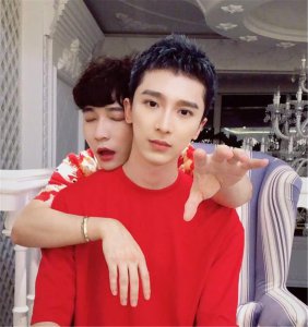 ​沈肯尼大婚后首次晒出自拍照，自称瘦了十斤，新婚生活很愉快