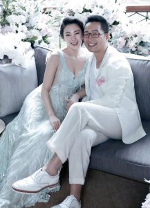 ​袁巴元回应点赞上热搜：张小姐团队惯用手段岔开话题泼脏水