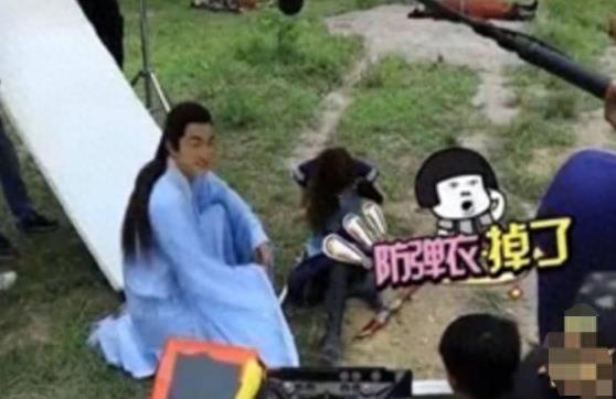 赵丽颖拍戏时内衣滑落，幸亏林更新提醒及时，否则危险了！