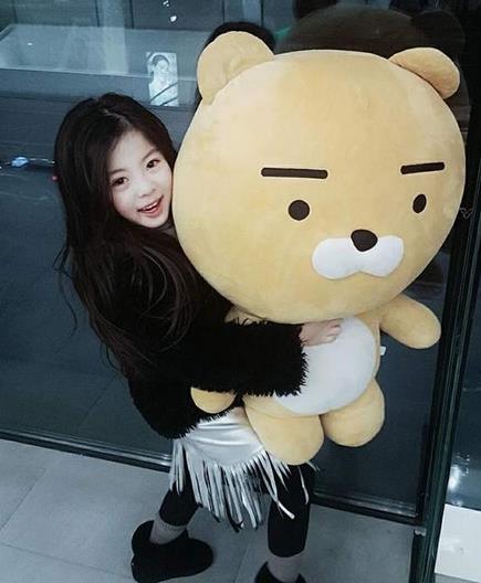 韩国最美最红小女孩，美到你赞不绝口，爸妈基因太强大了