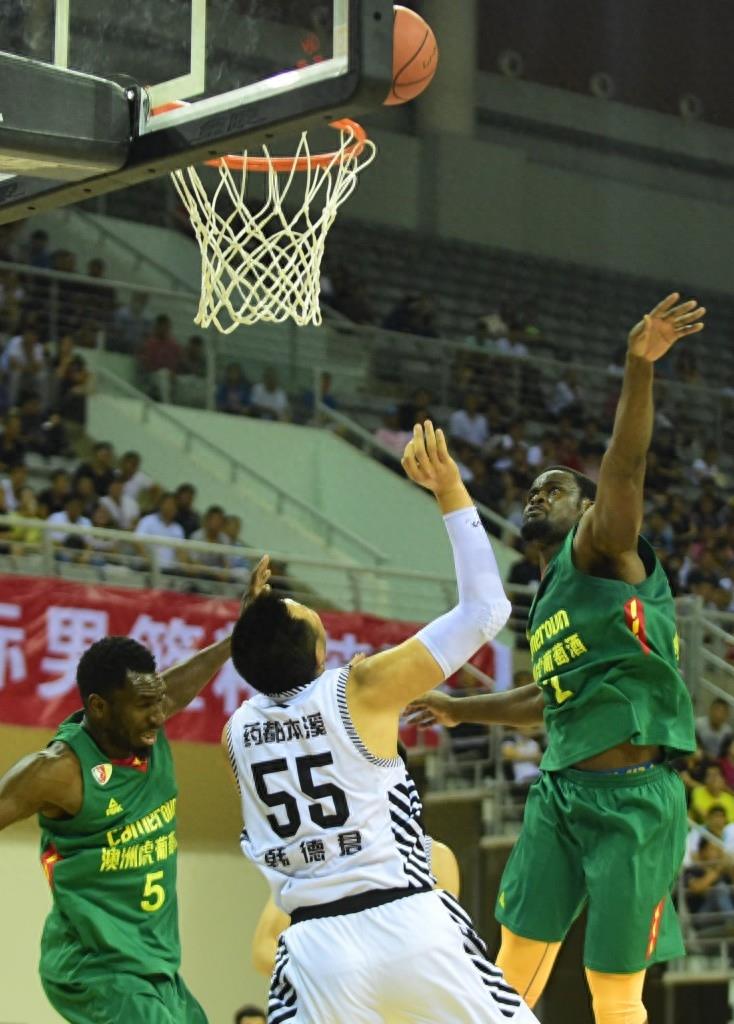 篮球——沈阳国际男篮精英赛：中国辽宁队胜喀麦隆队