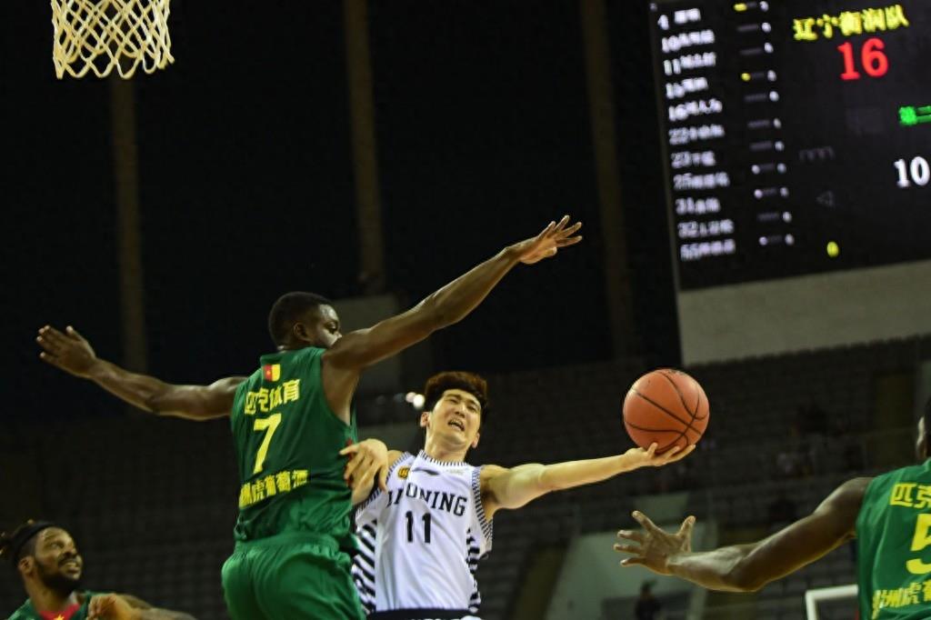 篮球——沈阳国际男篮精英赛：中国辽宁队胜喀麦隆队