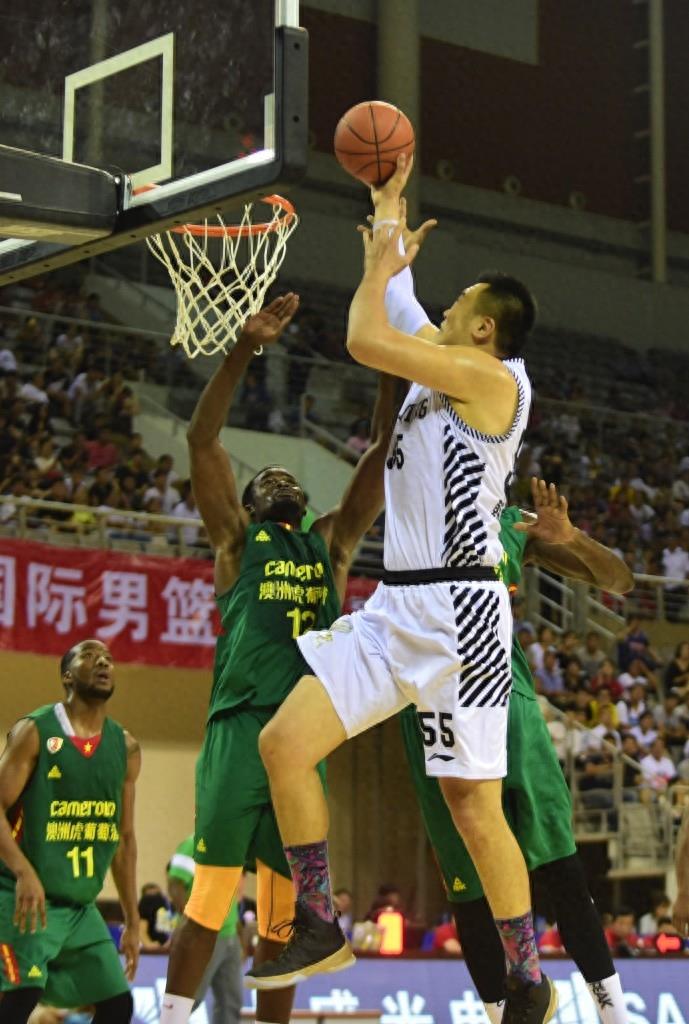 篮球——沈阳国际男篮精英赛：中国辽宁队胜喀麦隆队