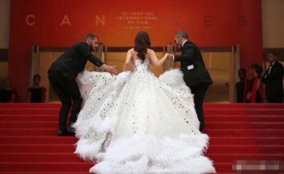 ​戛纳选出最佳红毯造型，网友看完表示：感谢官方认可