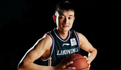 ​丛明晨：辽宁队的替补锋线球员，辽宁队底角定点投篮的大杀器