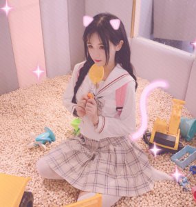 ​有种“轻熟”叫杨清柠，当她75度躺拍照，网友：这身材绝了