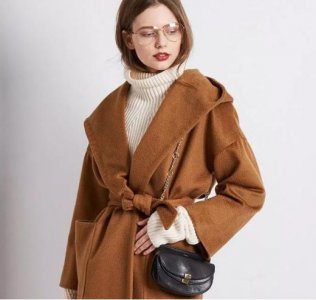 ​焦糖色大衣适合啥年龄 不显老颜色随便怎么搭