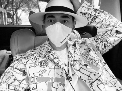 ​李晨戴口罩出街，澄清自创品牌MLGB意思，原来这么多年都误会他了