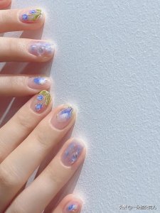 ​夏季清新美甲款式来啦，喜欢的记得提前收藏哦