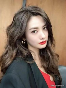 ​世界第一美女长啥样？穿乳胶人鱼裙美到犯规，堪称行走的乳胶娃娃