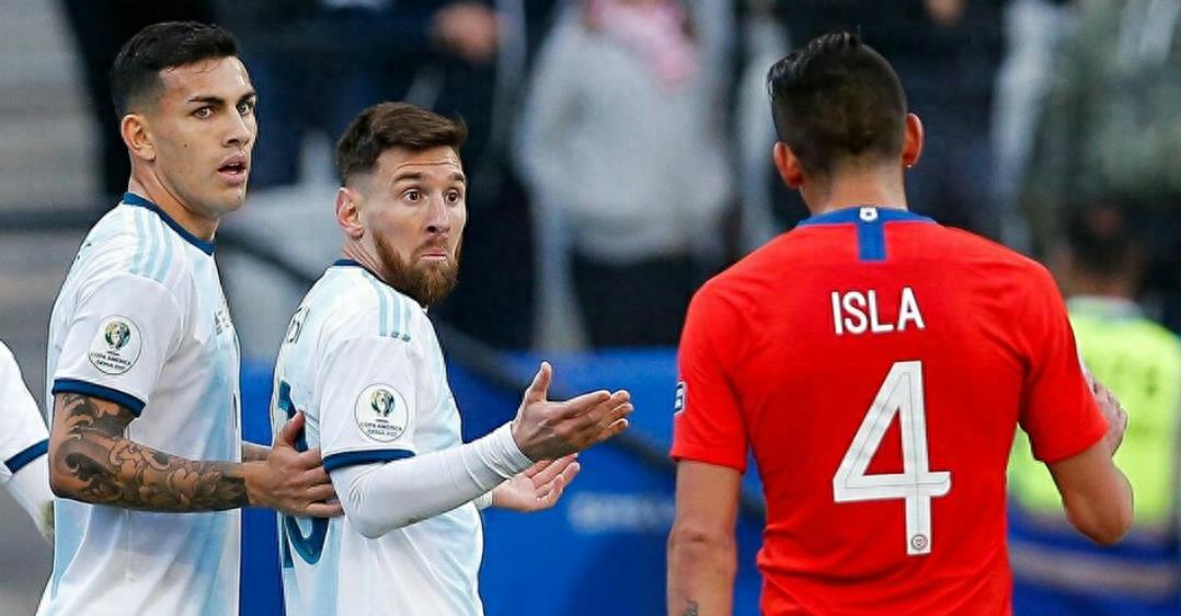 美洲杯三四名比赛中阿根廷球员梅西被主裁判红牌罚下