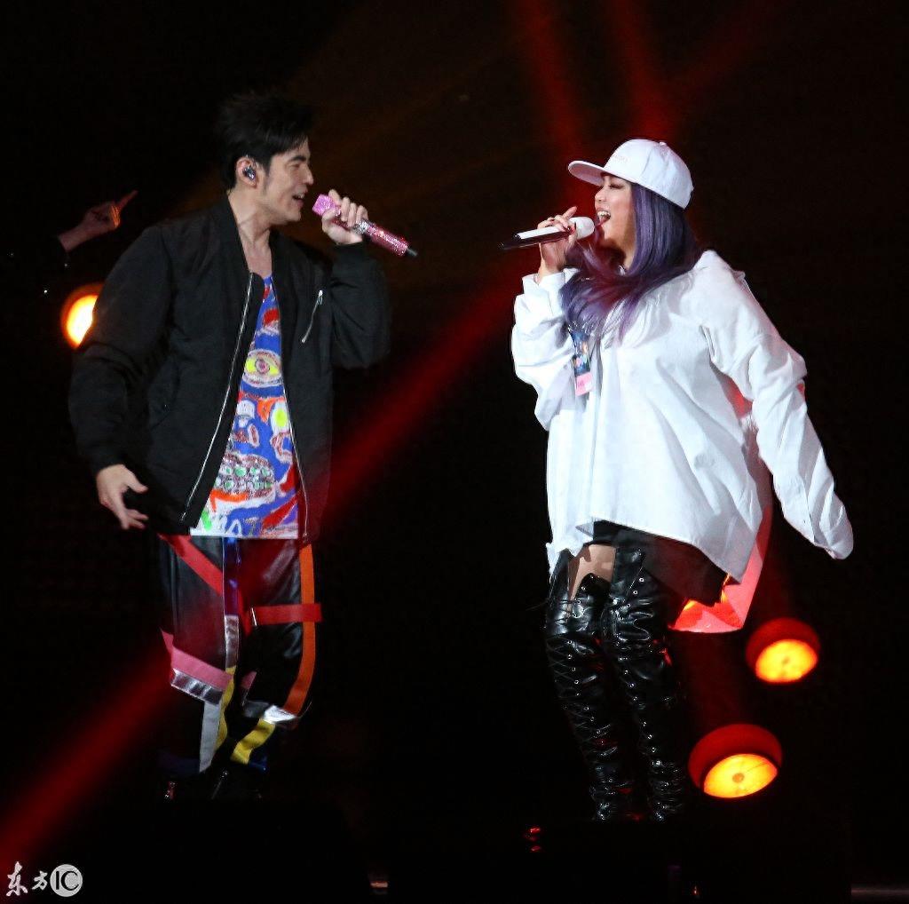 周杰伦《地表最强》演唱会最终场，与张惠妹连唱八首全场嗨爆