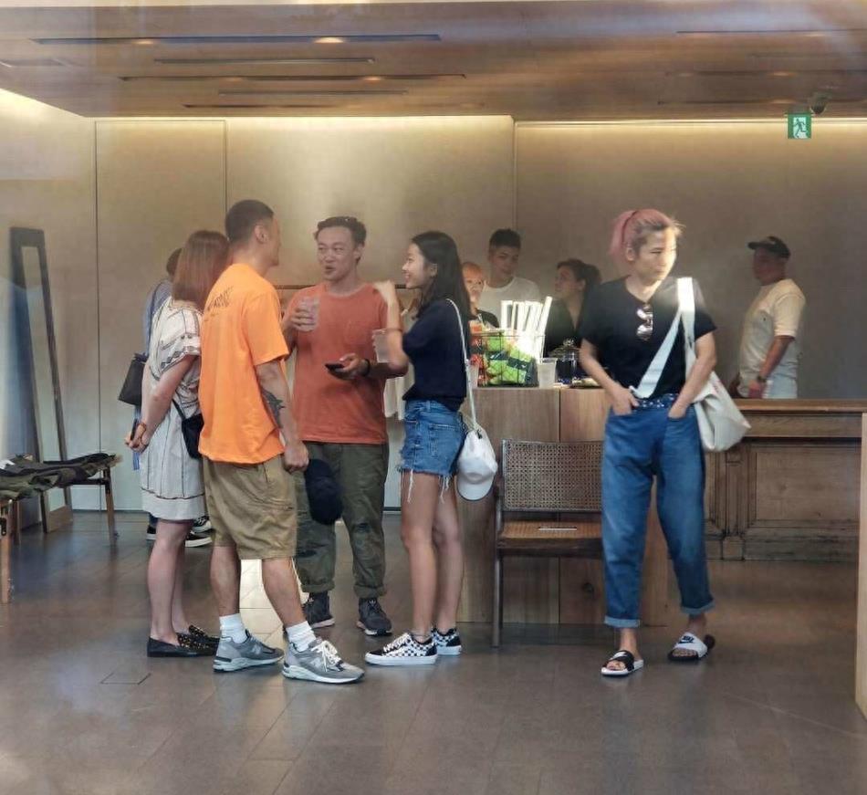 网友日本偶遇余文乐与陈奕迅