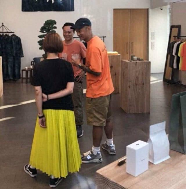 网友日本偶遇余文乐与陈奕迅