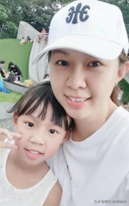 ​39岁卓依婷近照少女感十足，魅力不减当年，网友：希望重回舞台