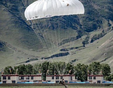 ​解放军33个省级部队，只有4个司令员是中将，其中2个属于中将高配