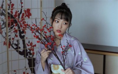 ​天蝎座被水瓶座的魅力所吸引，天生一对，对别人没有好感