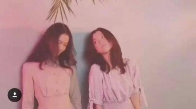 ​李嫣与闺蜜拍写真，10秒甩3个pose，曾逛街2小时就花费几十万