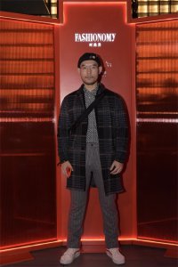 ​模特储镒恬博主FashionBangz等身穿ERDOS出席FASHIONOMY 时尚派对