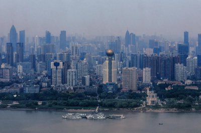 ​汉口江滩位于湖北省武汉市江岸区，是武汉市著名的风景游览胜地