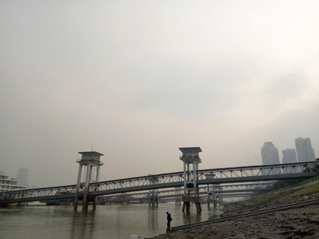 汉口江滩位于湖北省武汉市江岸区，是武汉市著名的风景游览胜地