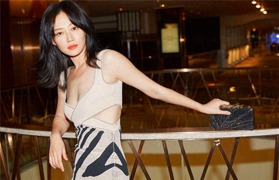 她是《我不是药神》的女主角，演技超群却鲜为人知