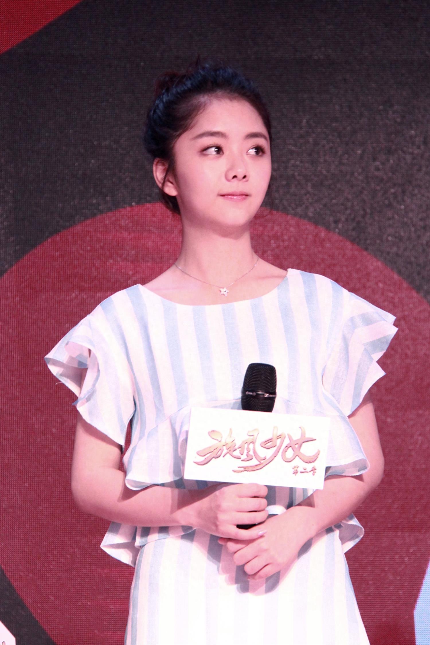 谭松韵出席《旋风少女2》发布会 清新俏皮亲和力十足~