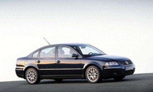 搭载4.0L W8发动机 大众帕萨特