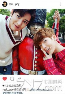 ​朴灿烈边伯贤合影五天点赞破百万 15年ins获赞最多也是灿白