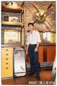 ​回应出轨家暴一年后，再看黄景瑜现状：原来迪丽热巴并无错！