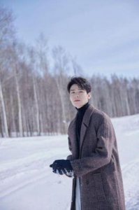 ​高个子明星出行气质出众，186cm龚俊引人注目，188cm陈飞宇尽显潇洒