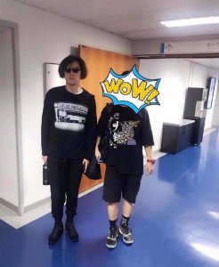 ​有网友偶遇胡歌爆炸头合照