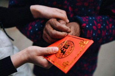 ​过年给“压岁钱”也有讲究，除夕给和初一给差别很大，别选错了